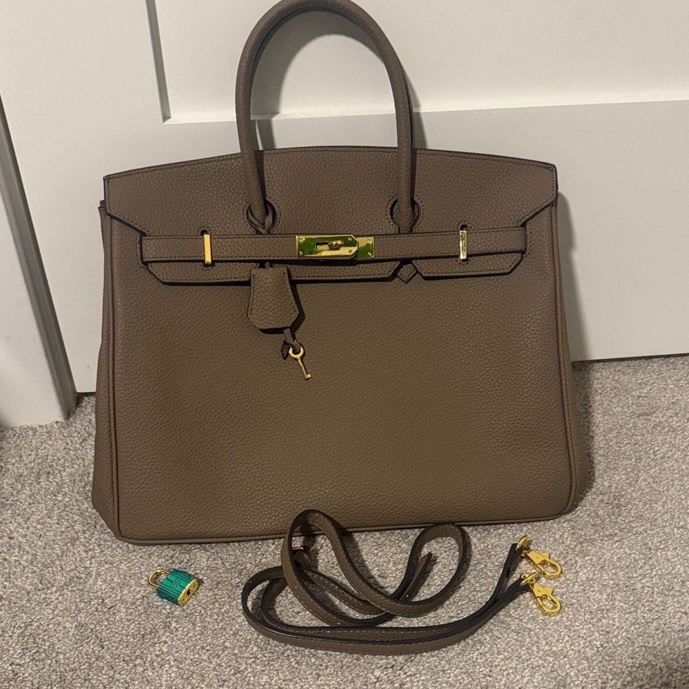 Elegant Brown Leather Handbag